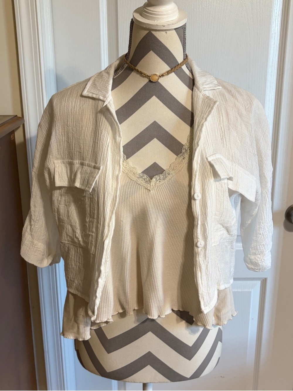 Boohoo Cropped Button Down Tee Size 8